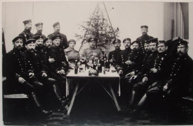 Duitse Ulanen vieren Kerstmis in Stekene (Stekene, d'Euzie, jrg .13, nummer 3 p. 121, fotograaf Leon Mat, www.waaserfgoed.be)